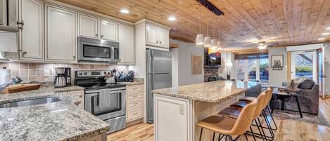 Geladeira, micro-ondas, cooktop, lava-louças