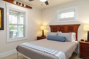 2 bedrooms, desk, WiFi, bed sheets