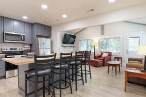 Fridge, microwave, oven, stovetop - Lighthouse Lodge 3 | Lakefront | Sunrise Views + Private Dock | Peaceful Cove (Kimberling City)