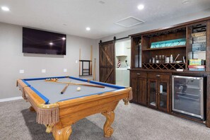 Games room - Lighthouse Lodge Resort - The Captain's Quarter - Boat Slip Access (Kimberling City)