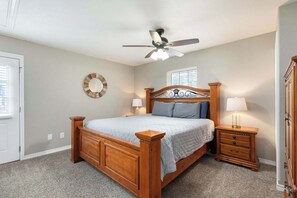 4 bedrooms, desk, travel cot, WiFi - Lighthouse Lodge - Captain's Quarter - Boat Slip Access (Kimberling City)