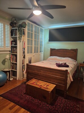 2 bedrooms, internet, bed sheets