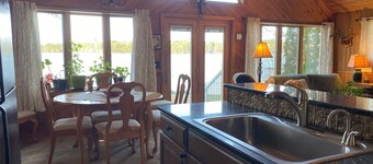Cozy 1 BR, 1 Loft. 1 Bath Cottage 50’ from Lake