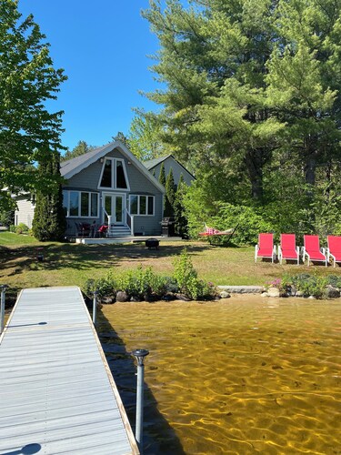 Cozy 1 BR, 1 Loft. 1 Bath Cottage 50’ from Lake
