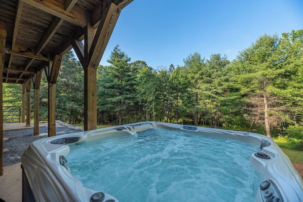 Outdoor spa tub