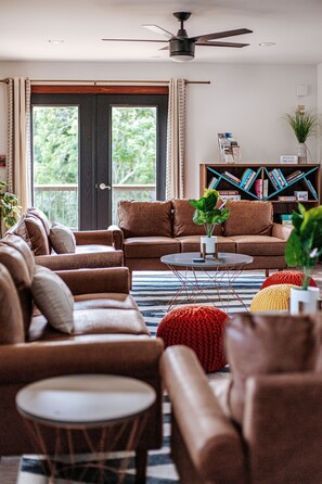 Smart TV, offices - ADA King Studio + Roll-in Shower | Pet-Friendly (Afton)