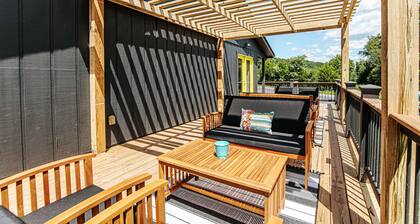Luxury 1-BR Suite near Nelson 151 | Pet-Friendly!