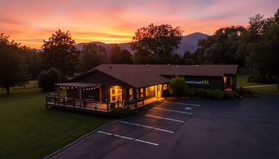 Luxury 1-BR Suite near Nelson 151 | Pet-Friendly!