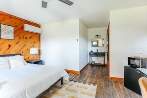 Escrivaninha, ferros/tábuas de passar roupa, Wi-Fi de cortesia