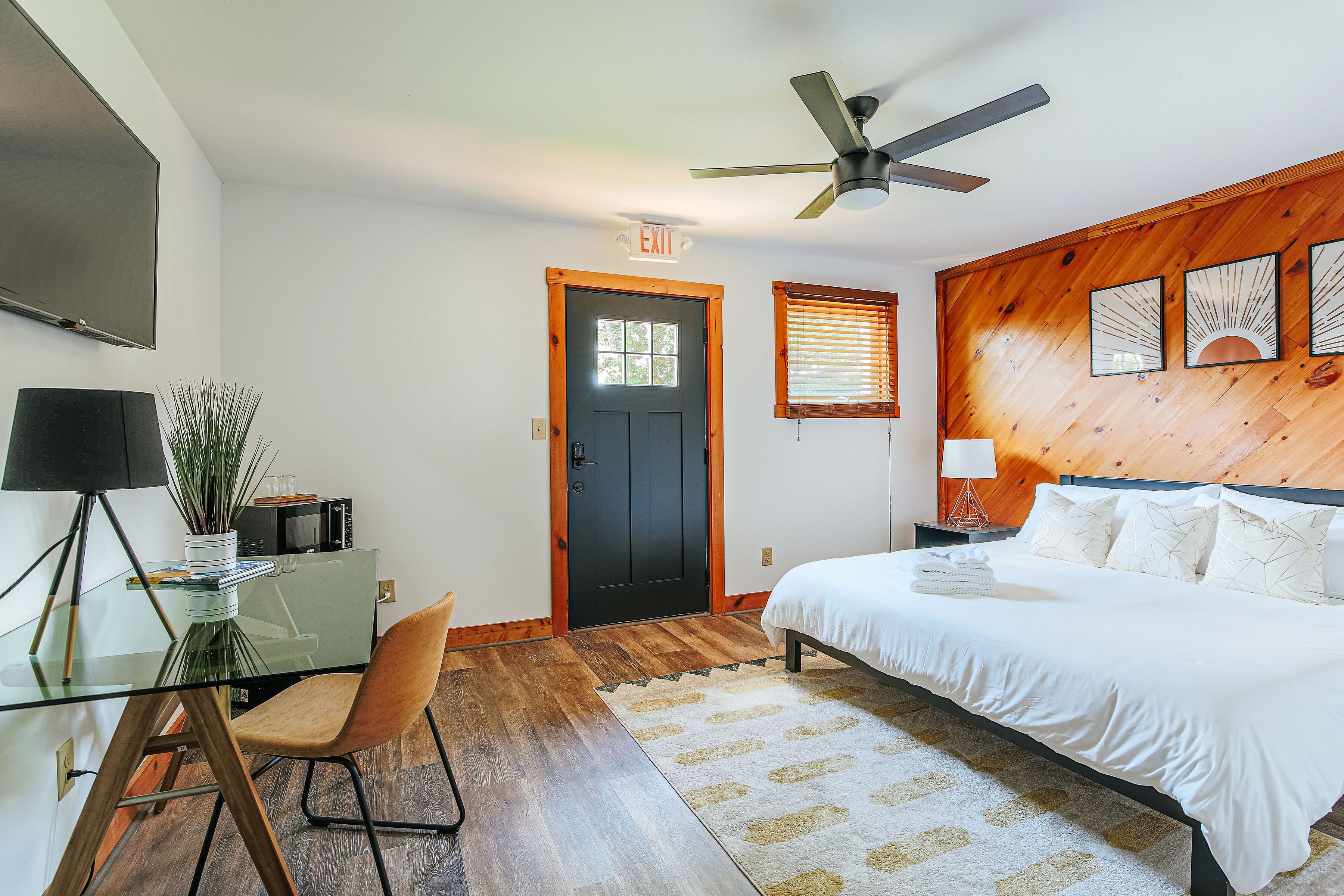 Desk, iron/ironing board, free WiFi, bed sheets