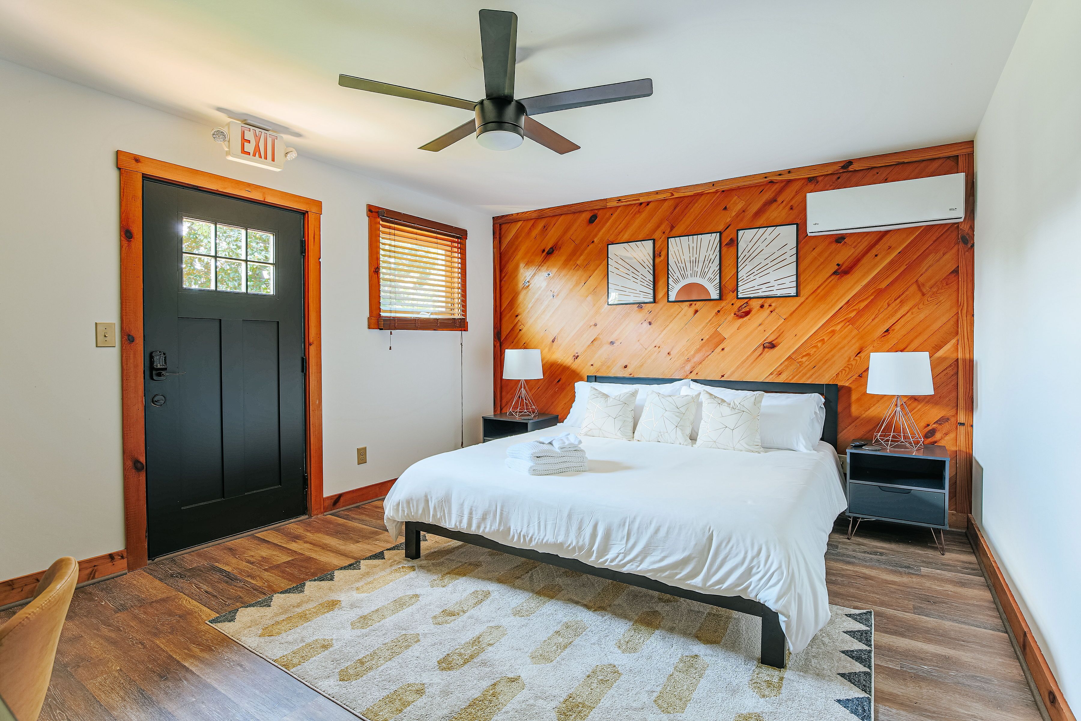 Schreibtisch, Bügeleisen/Bügelbrett, kostenloses WLAN, Bettwäsche