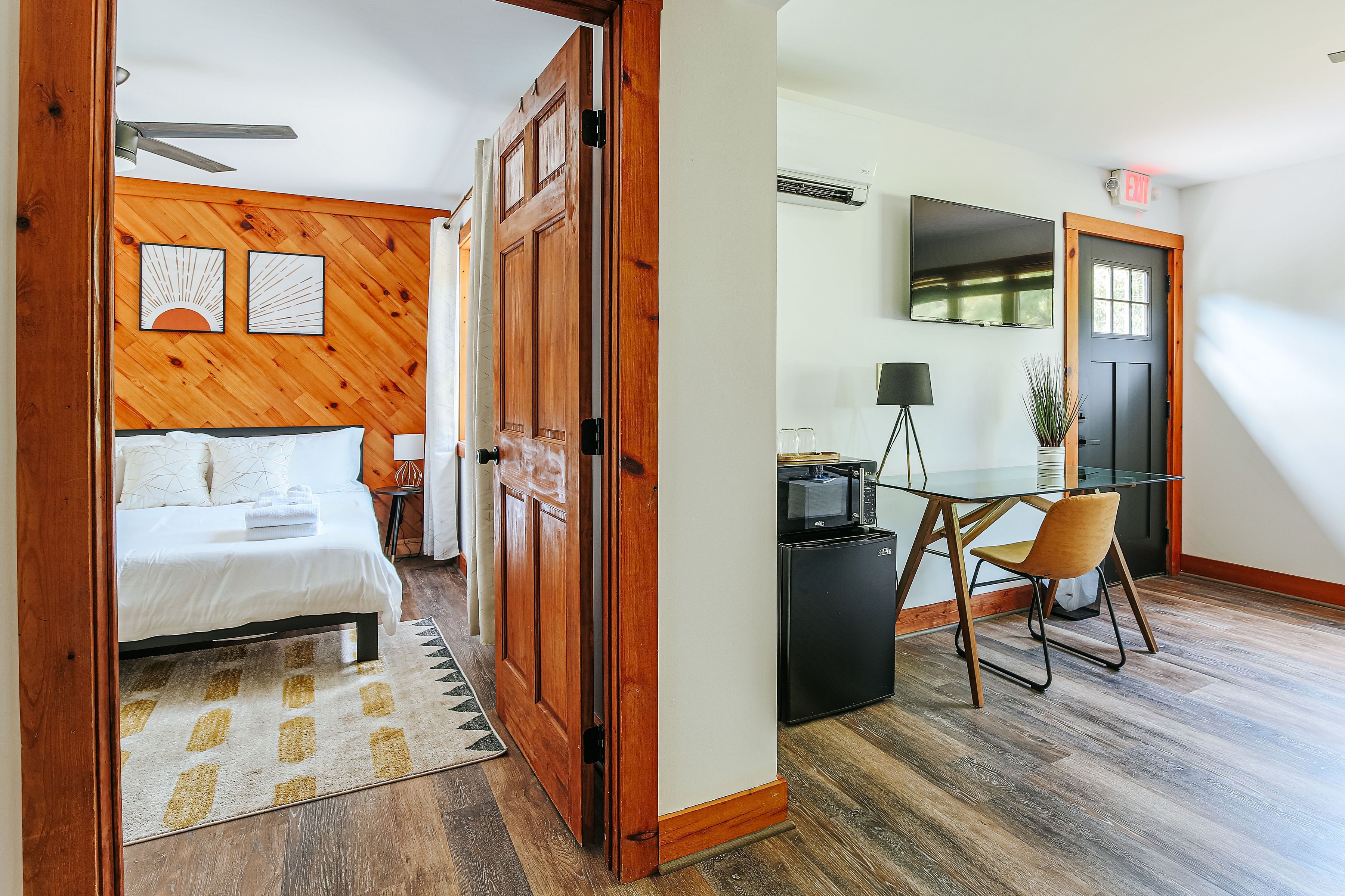 1 室のベッドルーム、デスク、アイロン / アイロン台、WiFi (無料)