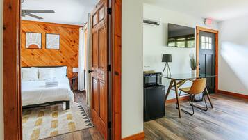 1 bedroom, desk, iron/ironing board, free WiFi