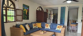 Newly Remodeled Villa Las Flores, 11 guests