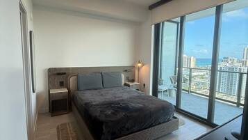 1 sovrum, skrivbord, strykjÀrn/strykbrÀda och gratis wi-fi