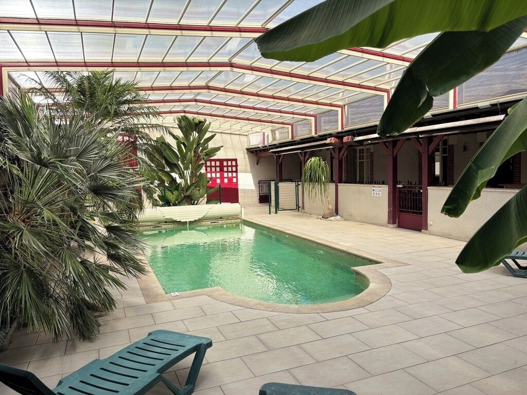 Indoor pool, outdoor pool
