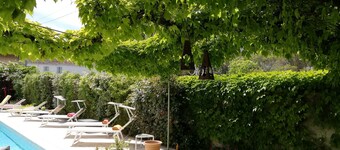 勒卡斯特兰酒店  