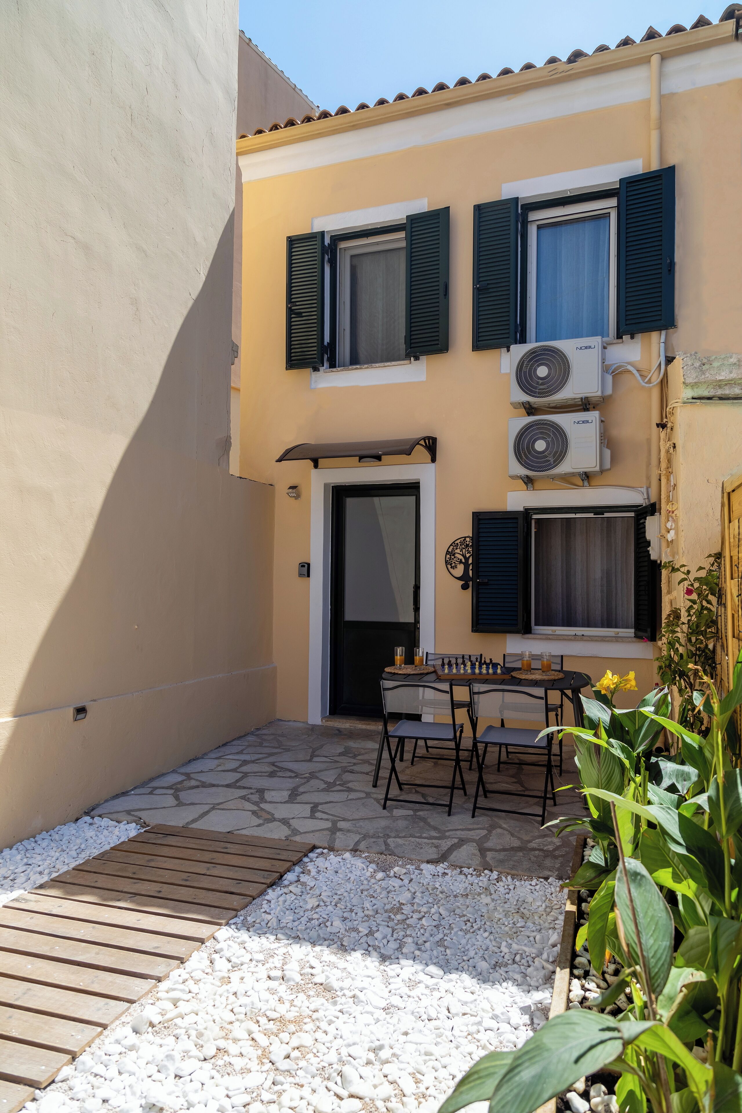 Classic Apartment, Kitchen, Courtyard Area | Terrace/patio