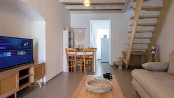 Departamento clásico, cocina, en el área del patio | Área de sala de estar