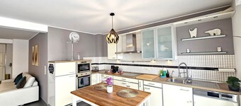 Well Appointed 2BR w terrace&parking