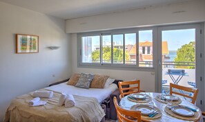 Wifi gratis y ropa de cama