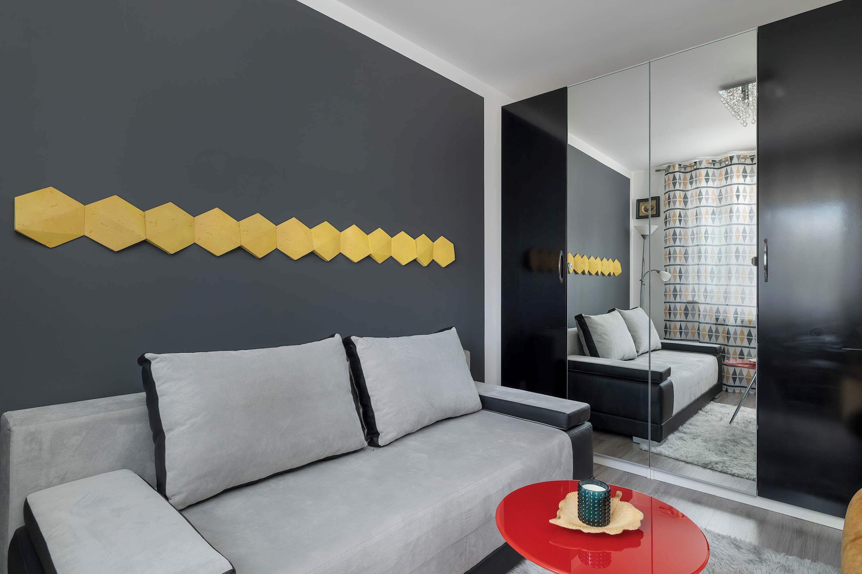 Televisión y oficina 