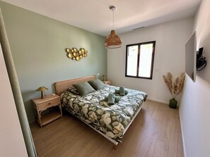 4 bedrooms, iron/ironing board, travel crib, free WiFi - Bastida Provença with private pool (Le Thor)