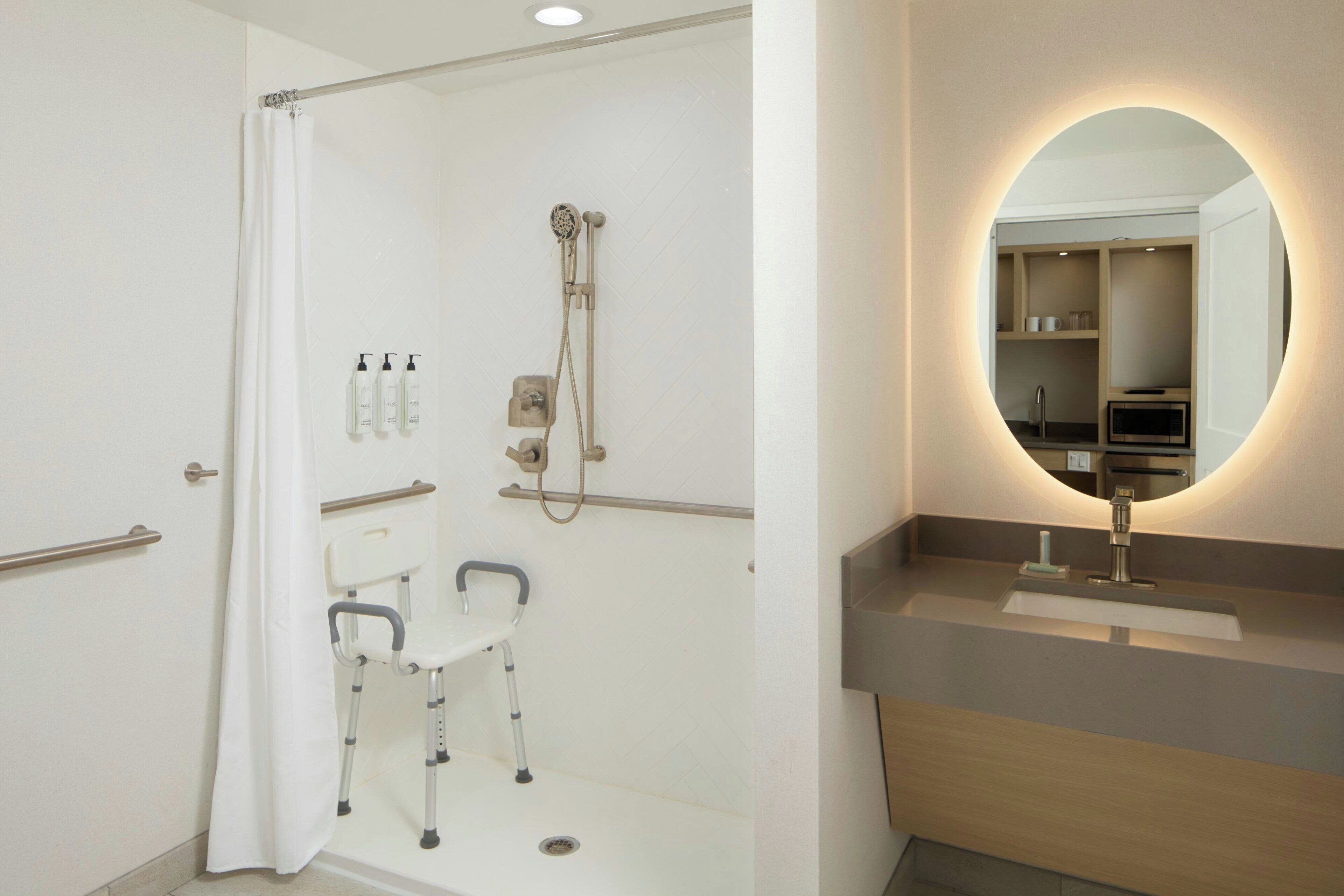 Studio, 2 Queen Beds | Bathroom