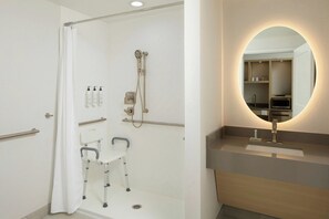 Studio, 2 grands lits | Salle de bain