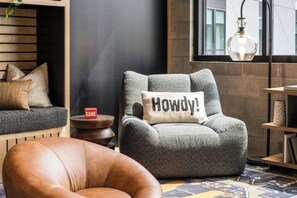 Lounge - Moxy Fayetteville (Fayetteville)