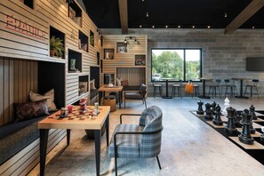 Lobby - Moxy Fayetteville (Fayetteville)