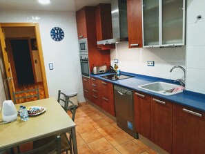 Micro-ondes, four, plaque de cuisson, lave-vaisselle