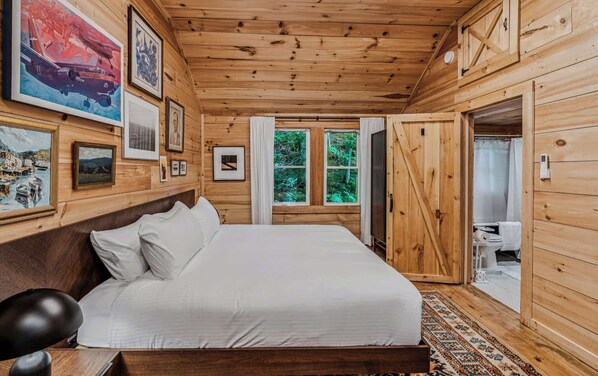 1 bedroom, desk, iron/ironing board, WiFi