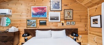 Walk to Trails & Village +Pets - Highland Cabin