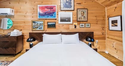 Walk to Trails & Village +Pets - Highland Cabin