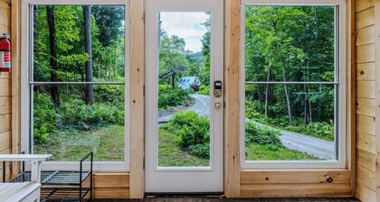 Walk to Trails & Village +Pets - Highland Cabin