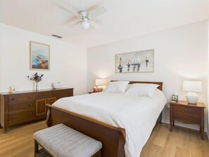 2 bedrooms, desk, WiFi, bed sheets - Relaxing Rio Ranchero House with Golf Cart (Lady Lake)