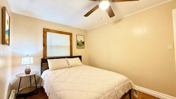 2 bedrooms, iron/ironing board, WiFi