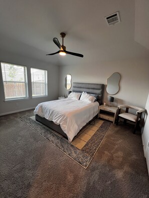 4 bedrooms, iron/ironing board, WiFi, bed sheets