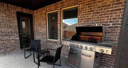 Stylish 4BR Home in Princeton. Large Yard,Pool,Workspace. Near Frisco & McKinney