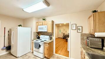 Fridge, microwave, stovetop, coffee/tea maker
