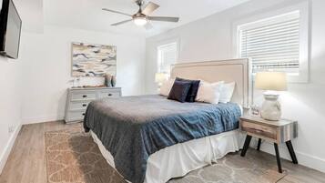 1 slaapkamer, een strijkplank/strijkijzer, gratis wifi, beddengoed