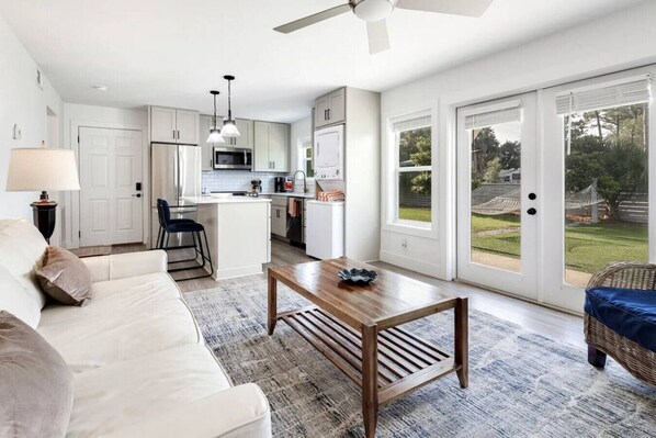 Smart TV - Relaxation and adventure await, private boat dock, heated pool & putting green (Santa Rosa Beach)