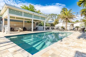 Piscine extérieure, piscine chauffée