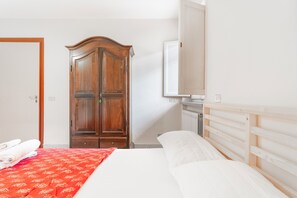 5 Schlafzimmer, Bügeleisen/Bügelbrett, Bettwäsche