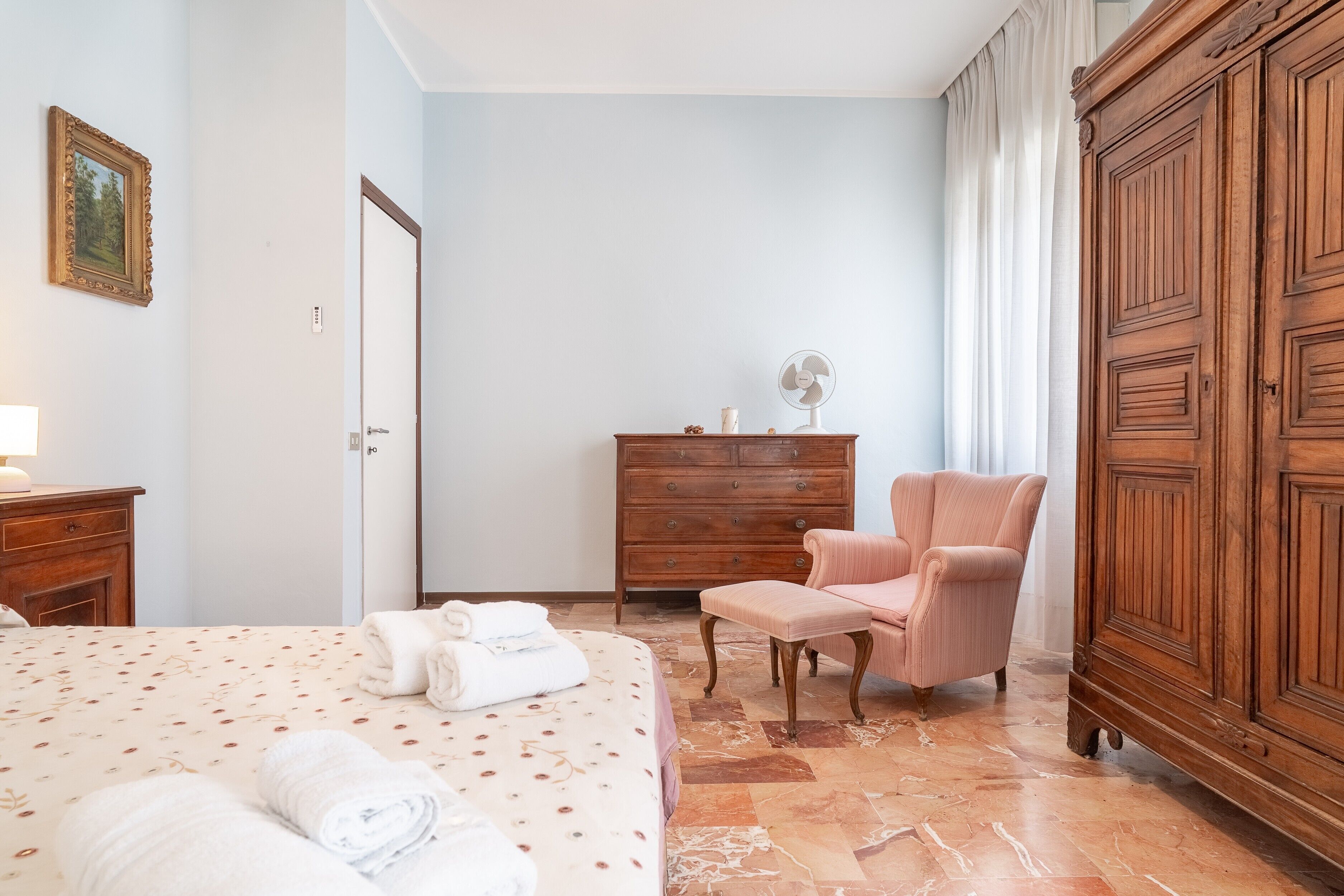 5 Schlafzimmer, Bügeleisen/Bügelbrett, Bettwäsche