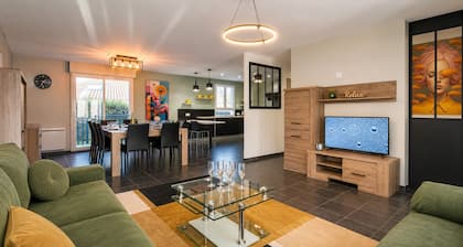 Maison Harmonie, 6 bedrooms, private parking.