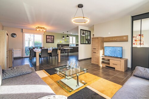 Santa Monica, detached house, 6 bedrooms, private parking.