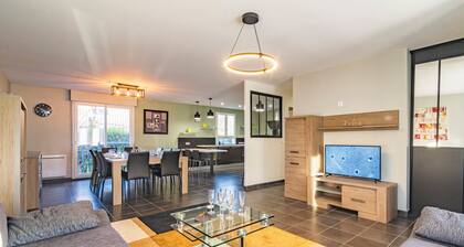 Santa Monica, detached house, 6 bedrooms, private parking.