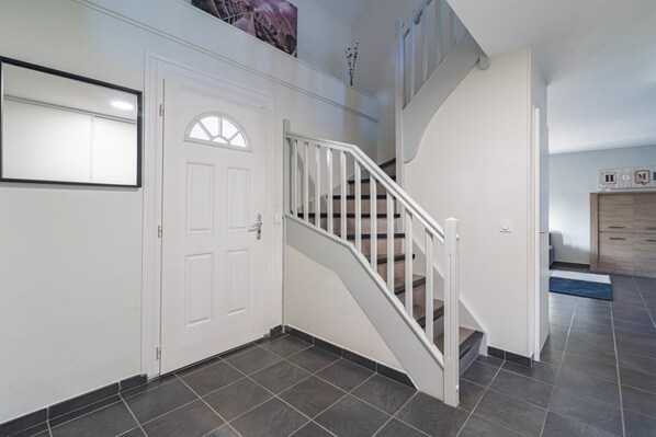Interior - Maison Harmonie, 6 bedrooms, private parking. (Cormontreuil)